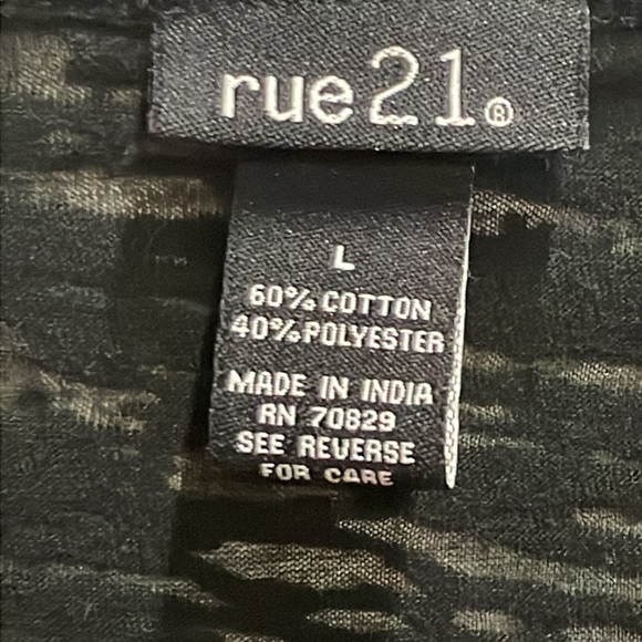 Rue 21 formfitting, black, sheer cap sleeve tee with front finger pocket details - Picture 5 of 6